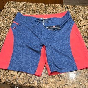 Vineyard Vines men’s size 35 performance shorts linear tuna